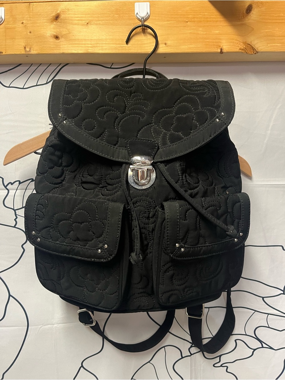 Vera Bradley Classic Clasp Quilted Floral Drawstring Backpack - NEVER USED! - Picture 2 of 9
